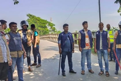 কালকিনিতে সাবেক ও বর্তমান চেয়ারম্যান সমর্থকদের সংঘর্ষ 