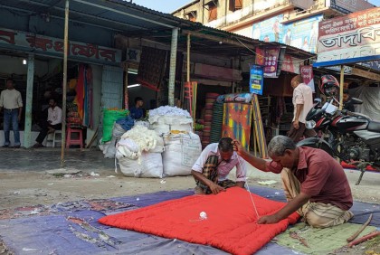 কুড়িগ্রামে নামছে শীত, উষ্ণতার খোঁজে নিম্ন আয়ের মানুষ