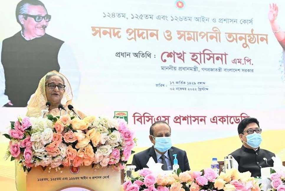 মানুষের ভাগ্য পরিবর্তনে কাজ করতে বিসিএস কর্মকর্তাদের প্রতি আহ্বান প্রধানমন্ত্রীর

