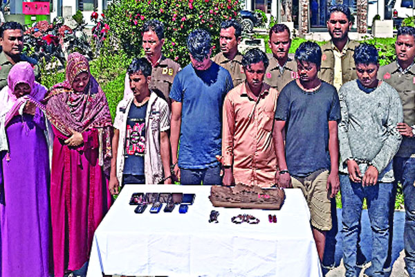 হাতকড়া জ্যাকেট গুলিসহ সাত ভুয়া ডিবি গ্রেফতার