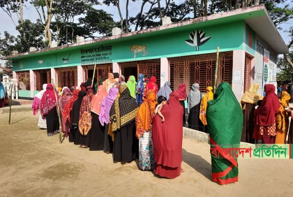 জয়পুরহাটে দুই ইউনিয়নে ভোটগ্রহণ চলছে