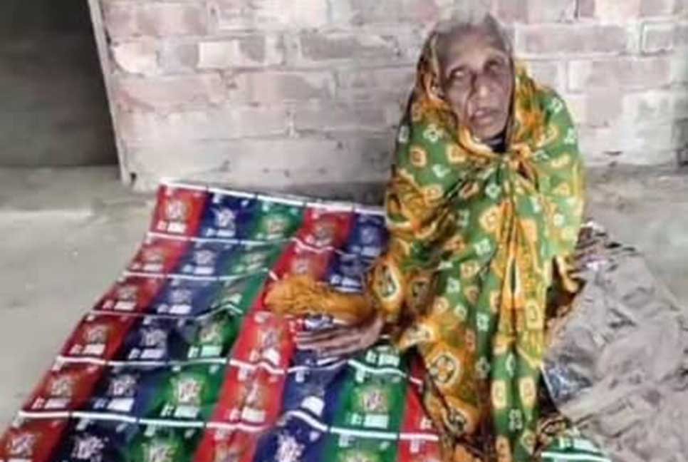 জমি লিখে নিয়ে শতবর্ষী মাকে রাস্তায় ফেলে গেল ছেলে!

