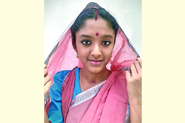 ট্রেইলারে মেয়ে টাপুরকে দেখে কাঁদলেন ছন্দা