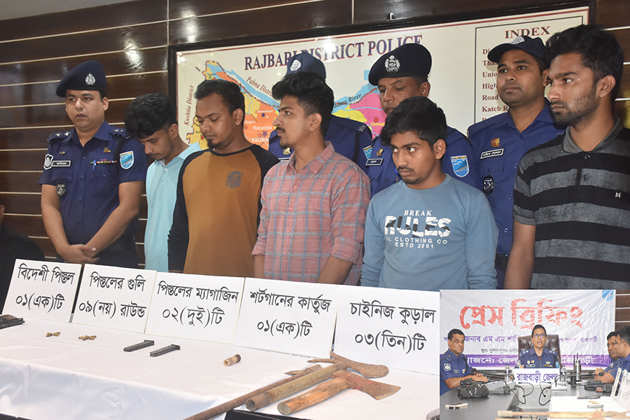 অবৈধ অস্ত্র উদ্ধারে রাজবাড়ী জেলা পুলিশের সাফল্য-জনমনে স্বস্তি