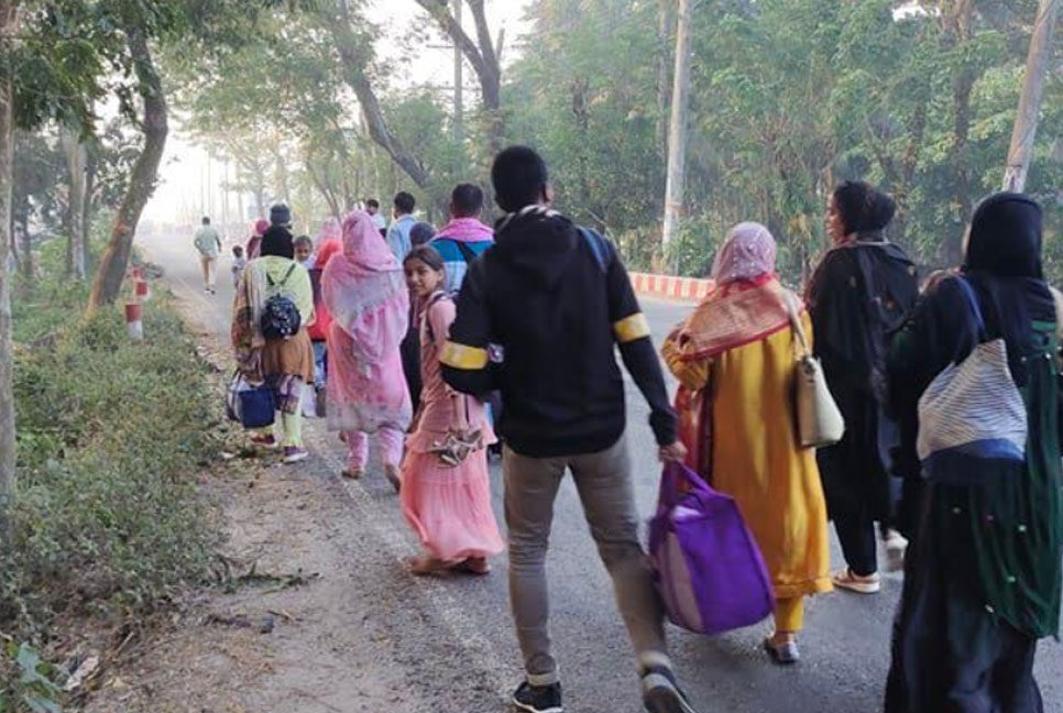 পটুয়াখালীতে বাস ধর্মঘটে দুর্ভোগে পর্যটকসহ যাত্রীরা

