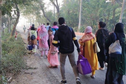পটুয়াখালীতে বাস ধর্মঘটে দুর্ভোগে পর্যটকসহ যাত্রীরা

