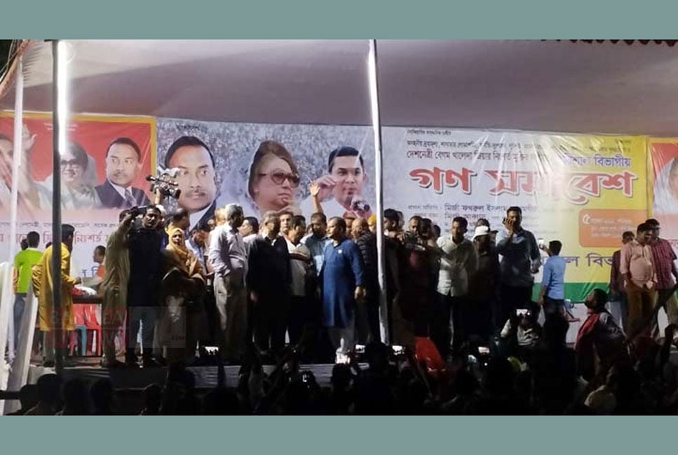 রাতেই সমাবেশস্থলের মঞ্চ পরিদর্শন বিএনপির কেন্দ্রীয় নেতাদের