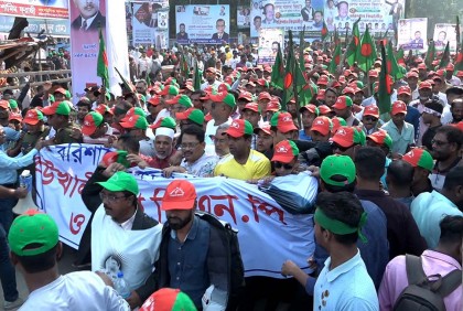 মিছিল-স্লোগানে মুখরিত বরিশালের বঙ্গবন্ধু উদ্যান (ভিডিও)