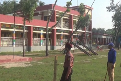 ফরিদপুর-২ আসনে উপনির্বাচন: ভোটারের অপেক্ষায় কেন্দ্রগুলো