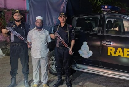 টেকনাফে র‌্যাবের অভিযানে ওয়ারেন্টভুক্ত পলাতক আসামি গ্রেফতার 