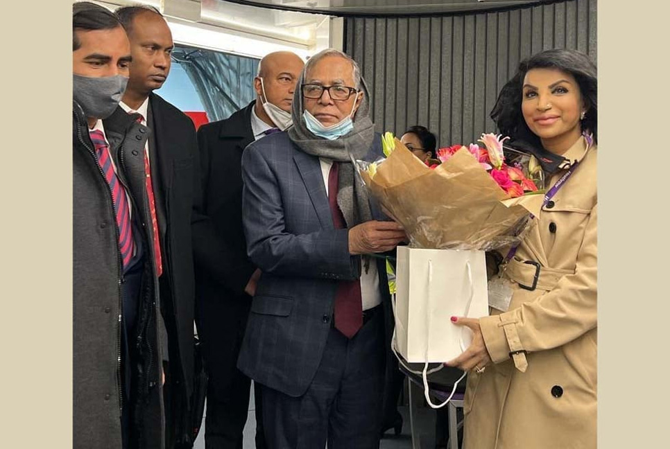 বার্লিন থেকে লন্ডনে পৌঁছেছেন রাষ্ট্রপতি

