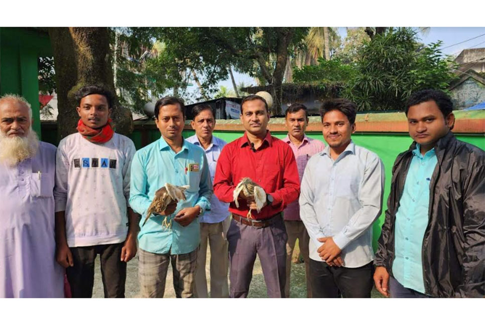 সিংড়ায় মুক্ত আকাশে উড়লো ৬টি বক