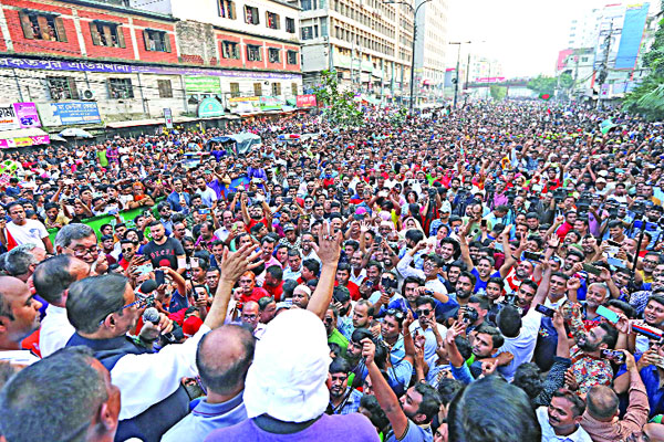 তত্ত্বাবধায়ক ভূত মাথা থেকে নামান