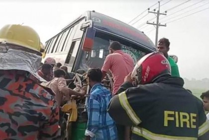 কুলিয়ারচরে বাস-অটোরিকশার সংঘর্ষে নিহত ২, আহত ৪