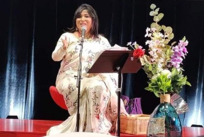 কানাডার টরন্টোয় দিলারা নাহার বাবুর মনোমুগ্ধকর কবিতা সন্ধ্যা

