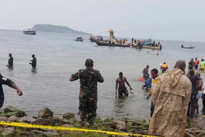 তানজানিয়ায় বিধ্বস্ত হয়ে লেকে আছড়ে পড়ল যাত্রীবাহী প্লেন