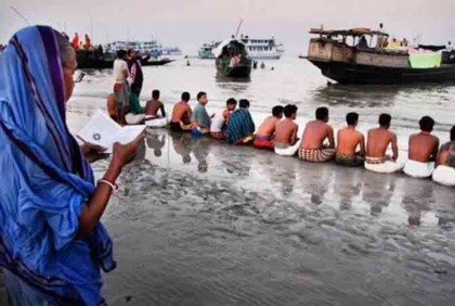 দুবলার চরে শুরু হয়েছে ঐতিহ্যবাহী রাস উৎসব