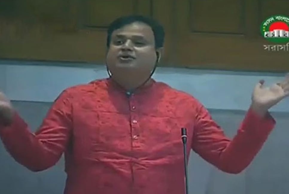 ‘ঘরে ঘরে চাকরি দেয়ার কথা, অথচ এক মাস ধরে আন্দোলন করছে নন-ক্যাডার প্রত্যাশীরা’