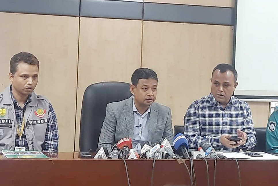 বিএনপির সমাবেশ থেকেই বিচারপতি মানিকের ওপর হামলা : ডিবি