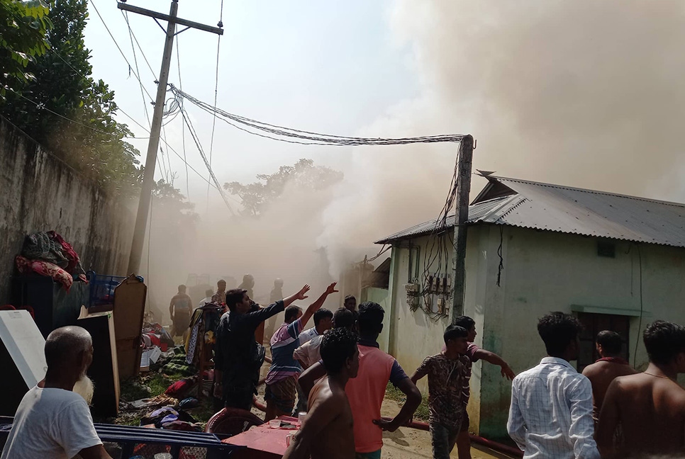 ভালুকায় আগুনে ভস্মীভূত অর্ধশতাধিক ঘর