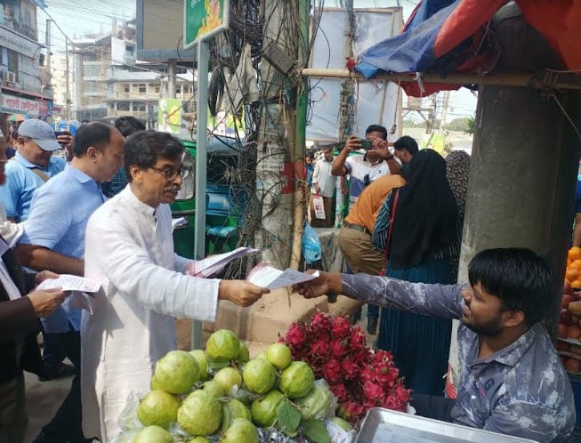 বিভাগীয় সমাবেশকে সফল করতে কুমিল্লায় বিএনপির লিফলেট বিতরণ
