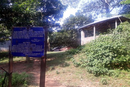 ঐতিহাসিক বারপাইকের গড় বিলীনের পথে