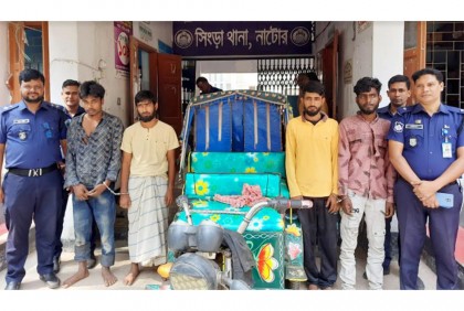 চালকের গলায় গামছা পেঁচিয়ে অটোরিকশা ছিনতাই, আটক ৪