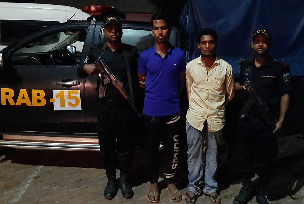 টেকনাফে ৫০ হাজার পিস ইয়াবাসহ আটক ২