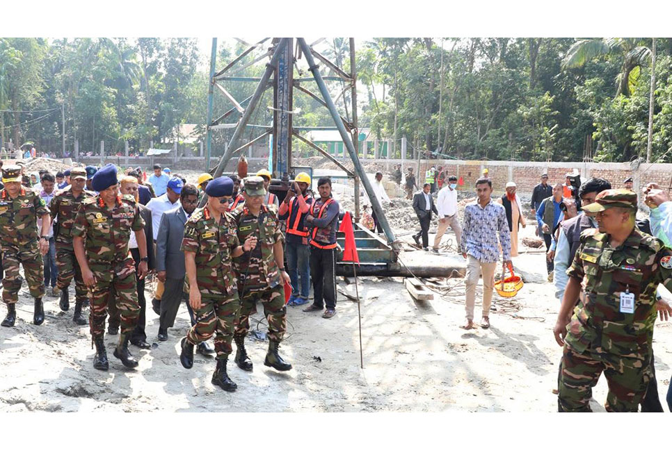 সেনাবাহিনী প্রধান কর্তৃক নড়াইল এলাকা পরিদর্শন 