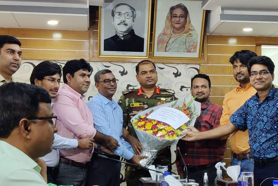 ‘সীমাবদ্ধতার মধ্যেও নিরলসভাবে সেবা দিচ্ছে পাসপোর্ট অধিদফতর’