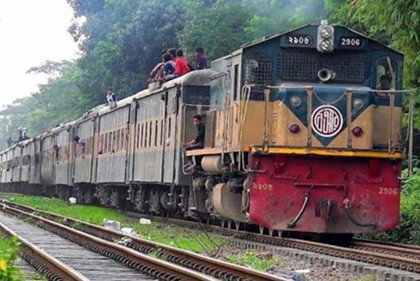 লালমনিরহাটে ট্রেনের ধাক্কায় যুবক নিহত