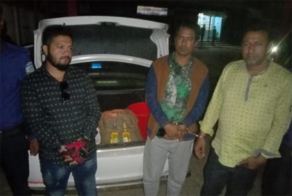 নেত্রকোনার কলমাকান্দায় ভারতীয় মদসহ আটক ৩