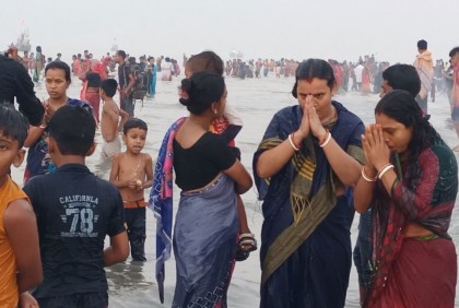 রাস উৎসব; কুয়াকাটায় পুণ্যার্থীদের ঢল