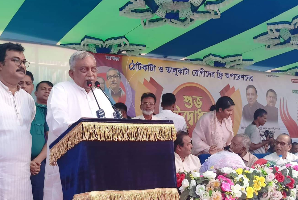 শুনেছি বিএনপি নাকি সমাবেশে বসে থেকেই সরকার গঠন করবে: স্বরাষ্ট্রমন্ত্রী 