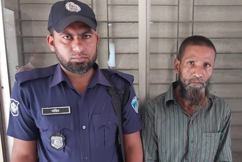 ৮ বছরের সাজা থেকে বাঁচতে ১২ বছর ভারতবাস, দেশে ফিরেই ধরা