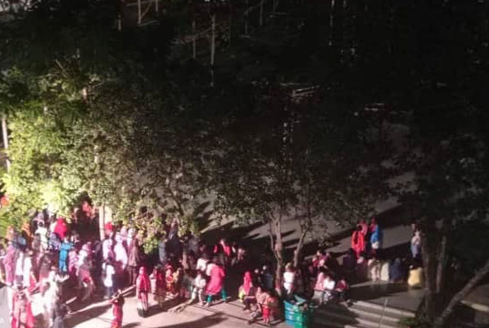 ছাত্রলীগের স্থগিতাদেশ প্রত্যাহার খবরে ইডেনে আনন্দ মিছিল



