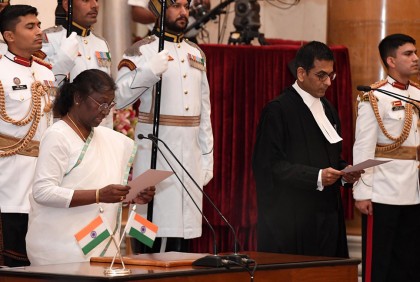 বাবার পর ভারতে ছেলেও প্রধান বিচারপতি, শপথ নিলেন ধনঞ্জয় চন্দ্রচূড়