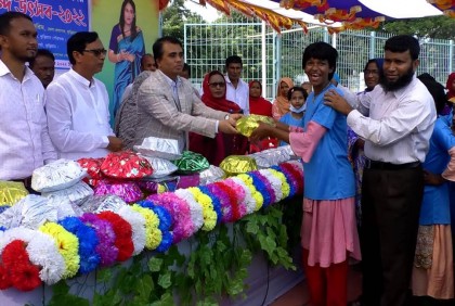 কুড়িগ্রামে বিশেষ চাহিদা সম্পন্ন শিক্ষার্থীদের মাঝে পুরস্কার বিতরণ