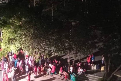 ছাত্রলীগের স্থগিতাদেশ প্রত্যাহার খবরে ইডেনে আনন্দ মিছিল


