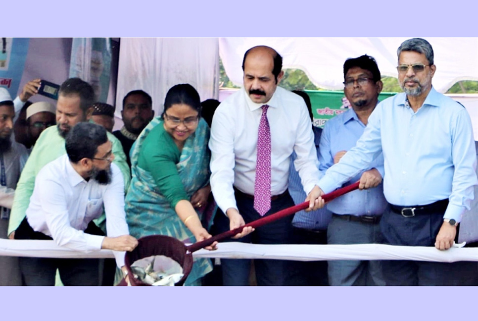 গুলশান-বনানী-বারিধারা লেকে মশা নয়, মাছচাষ করা হবে : মেয়র আতিক

