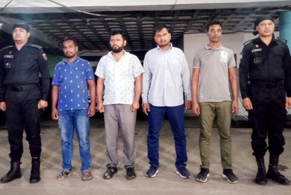 র‌্যাব-ডিবির পরিচয়ে বাসে উঠে ডাকাতি করতো কাউসার বাহিনী

