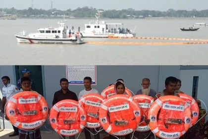 জেলেদের জীবনরক্ষাকারী সরঞ্জাম দিলেন কোস্টগার্ডের মহাপরিচালক