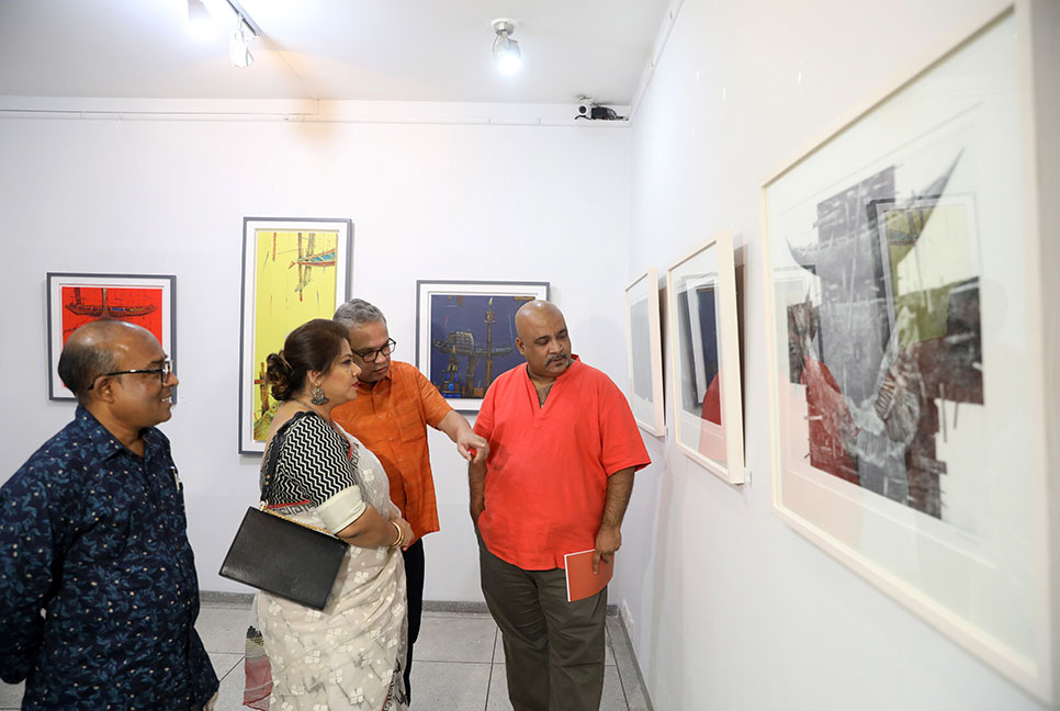 উত্তরায় নগরবাসী বর্মণের ভিন্নধর্মী প্রদর্শনী