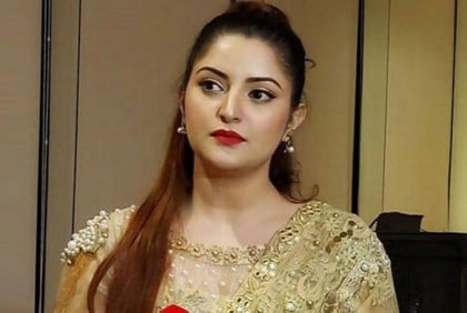 ‘এই অতি মাখামাখিটা আমার লাইফে ঝামেলা করে দিচ্ছে’
