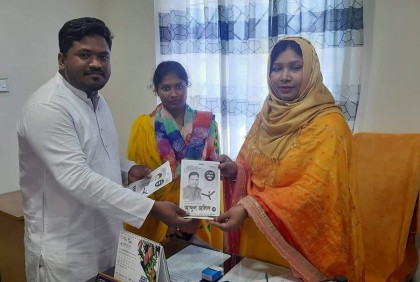 চাঁপাইনবাবগঞ্জে শেষ মুহূর্তে প্রচারণায় ব্যস্ত জেলা পরিষদ প্রার্থীরা