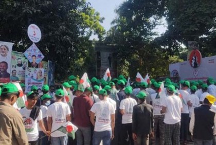 যুবলীগের সমাবেশ: সোহরাওয়ার্দী উদ্যানে সকাল থেকেই নেতাকর্মীদের ভিড়