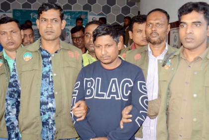৯ লাখ টাকার নকল ব্যান্ডরোলযুক্ত
বিড়িসহ আটক ১

