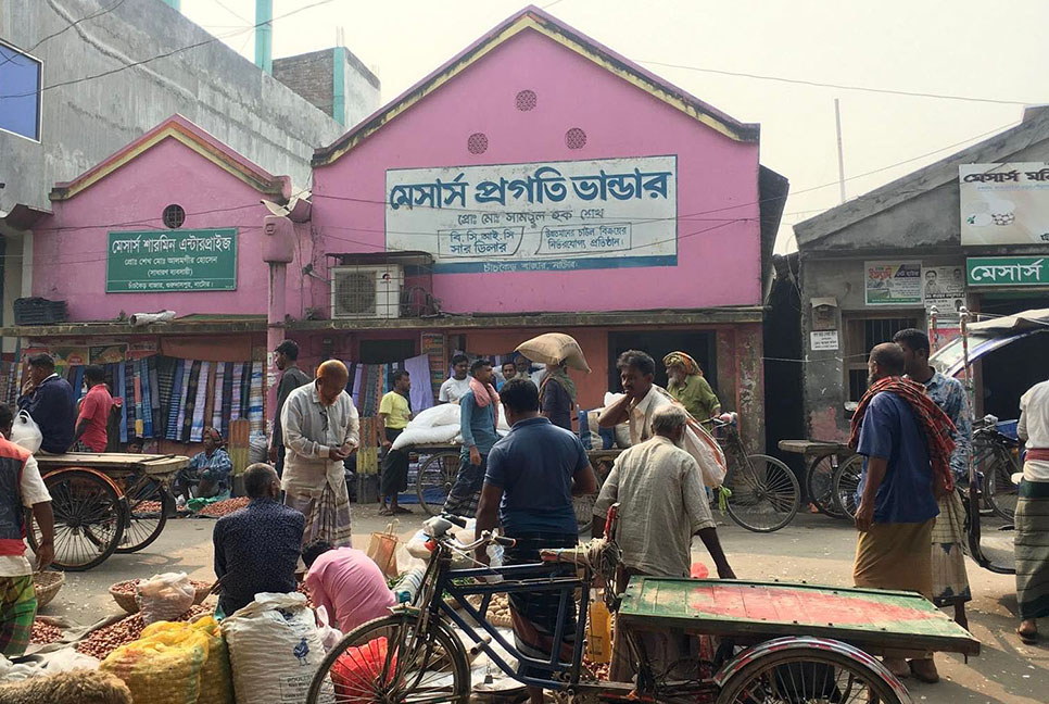 নির্ধারিত কৃষকের কাছে সার বিক্রি না করায় ব্যবসায়ীর জরিমানা