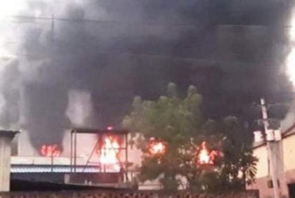 ধামরাইয়ে কীটনাশক কারখানায় আগুন, নিয়ন্ত্রণে ১২ ইউনিট