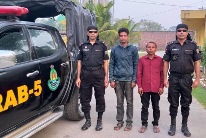 নাটোরে ১৪ কেজি গাঁজাসহ দুই মাদক ব্যবসায়ী গ্রেফতার